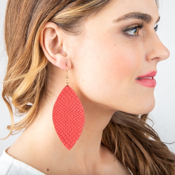 Anastasia Earrings - Picture 1 of 2